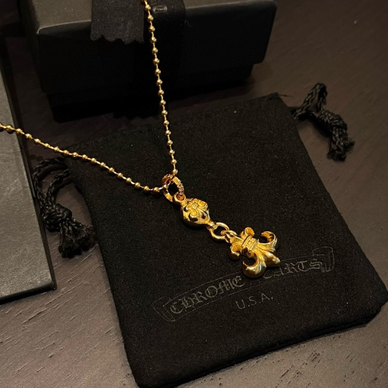 Ch**me He**ts necklaces